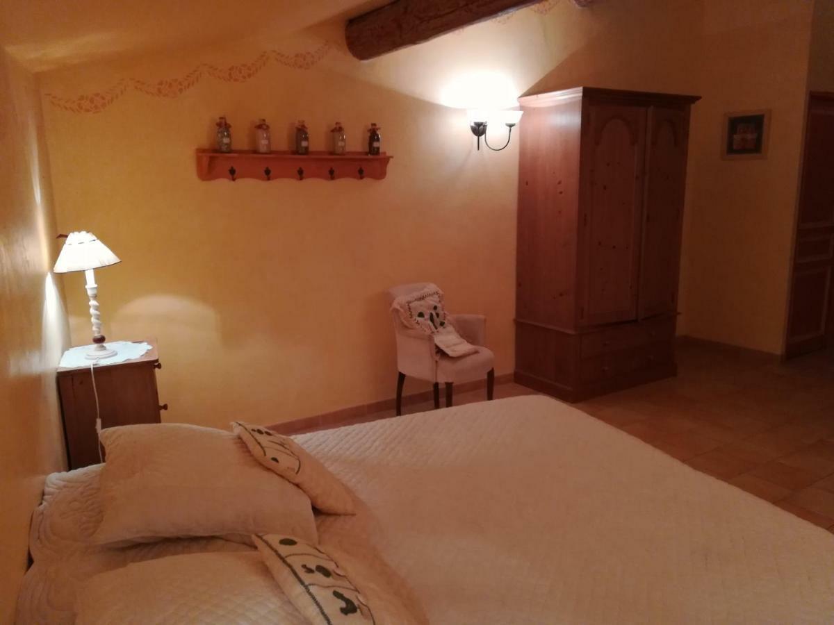 Bed and Breakfast La Capucine Lagnes Екстер'єр фото